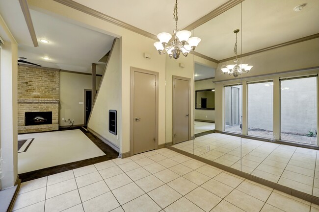 Building Photo - 3158 W Holcombe Blvd