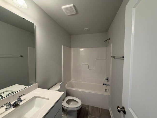 Building Photo - Carolina Springs