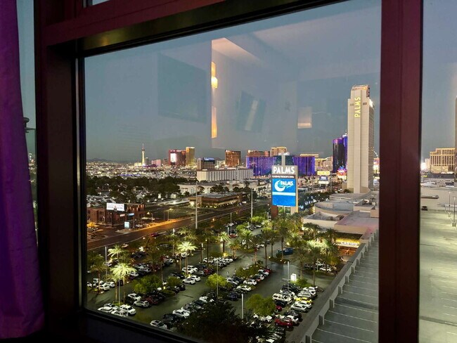 Building Photo - Palms Place Studio — Skyline Views, 5 Minu...