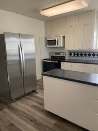 Building Photo - 2 bed 1 bath House