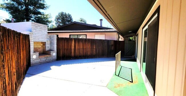Building Photo - Beautiful 2 Bedroom / 2 Bath Bungalow Next to Hidden Valley Golf Club with Large Private Patio, N...