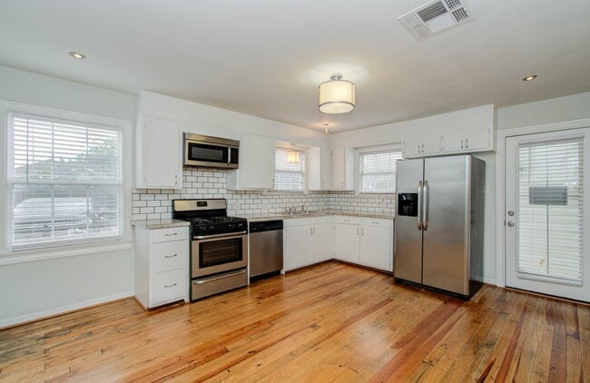 Building Photo - 4706 Fisk St