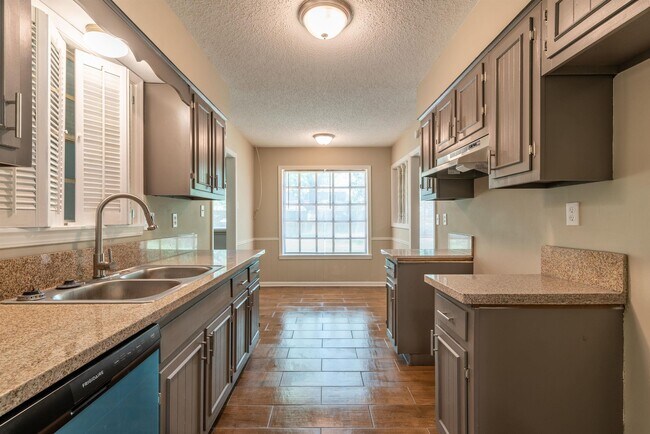 Building Photo - 4262 Sunnyslope Dr