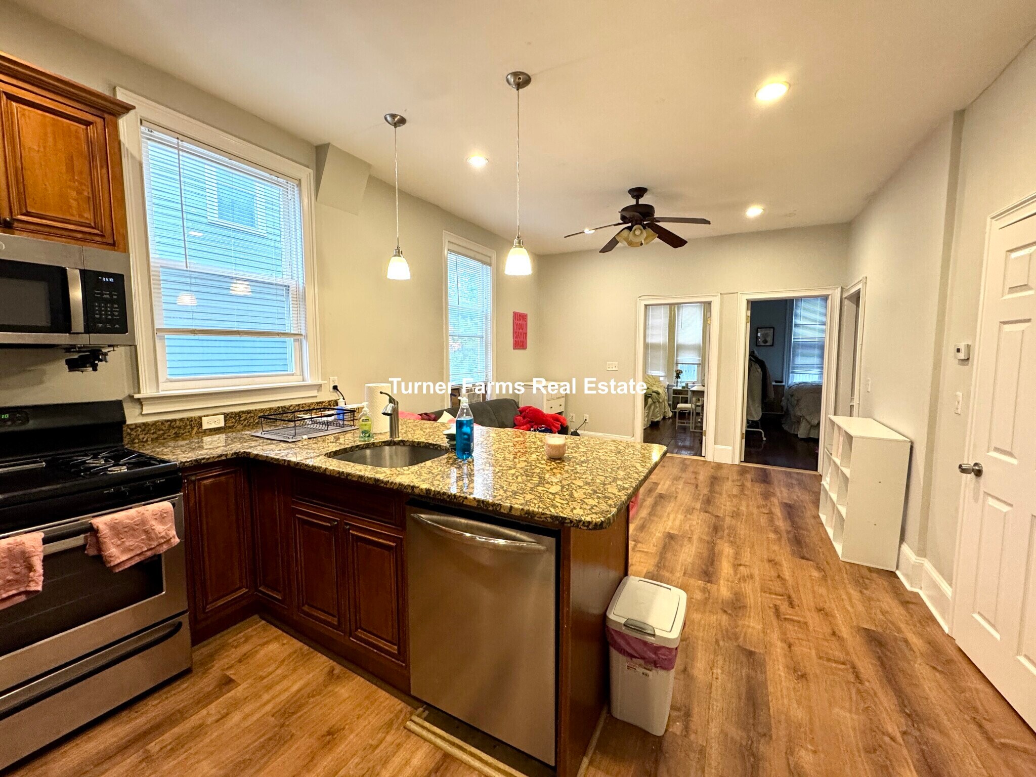 Building Photo - 719 Parker St