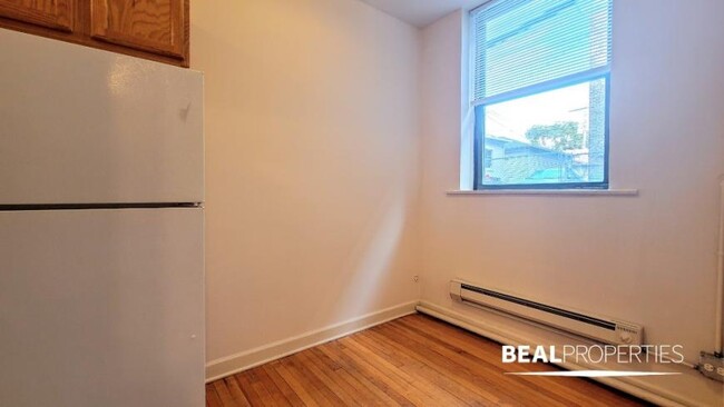 Building Photo - 0 bedroom in CHICAGO IL 60657