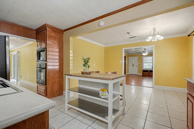 Building Photo - 130 San Fernando Dr