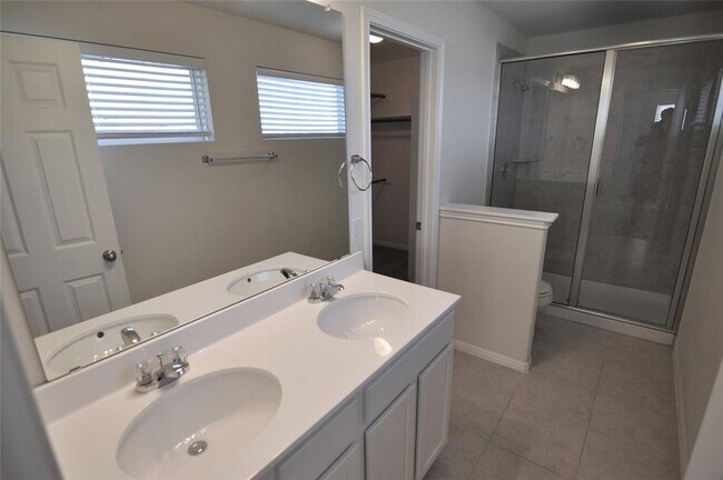 Building Photo - 10612 Harwood Overlook Cove