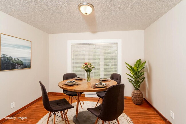 Building Photo - 1124 Little John Ln