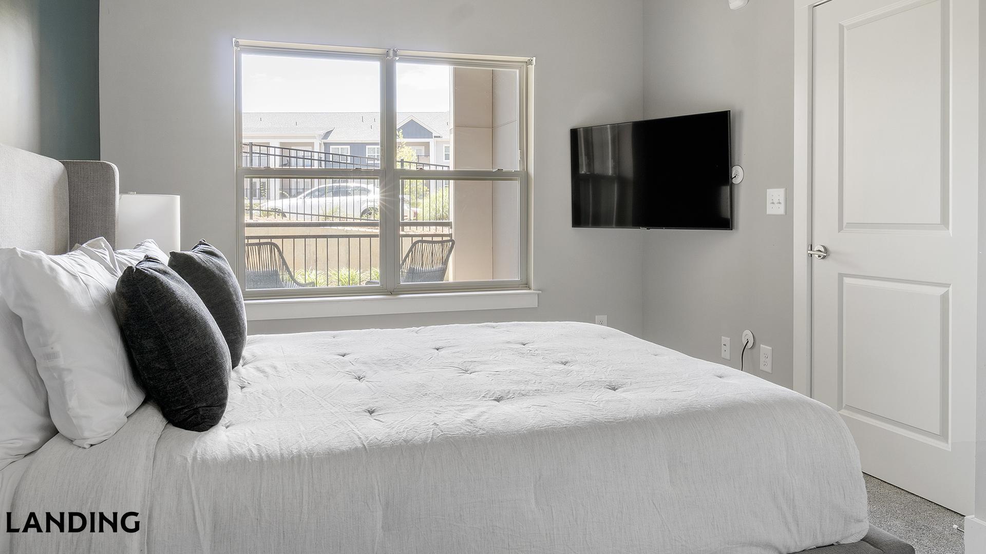 Building Photo - 1880 Maple Dr NW