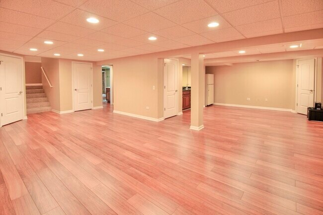 Building Photo - 24813 Ironwood Ct