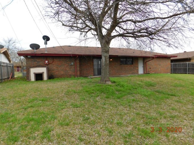 Building Photo - 1105 Pack Ave