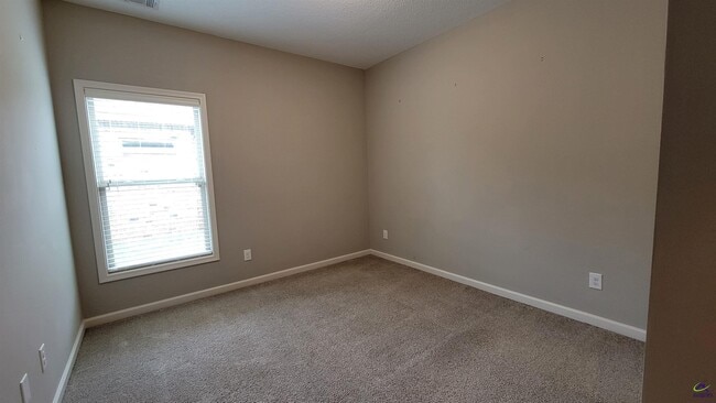 Building Photo - 106 Hay Bale Wy