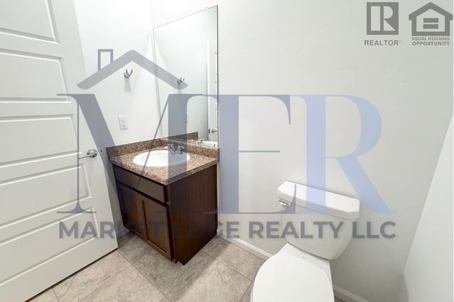 Building Photo - 4Bed/4Bath House w/2 Car Gar in Tucson! $1...