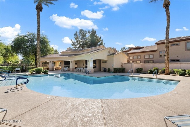 Building Photo - 1925 W Olive Way