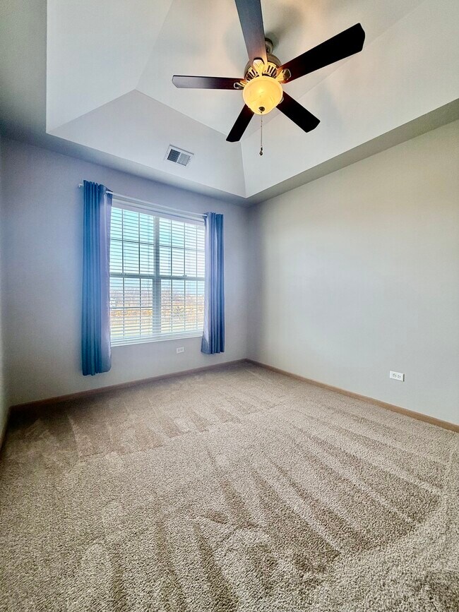 Building Photo - 16600 Liberty Cir