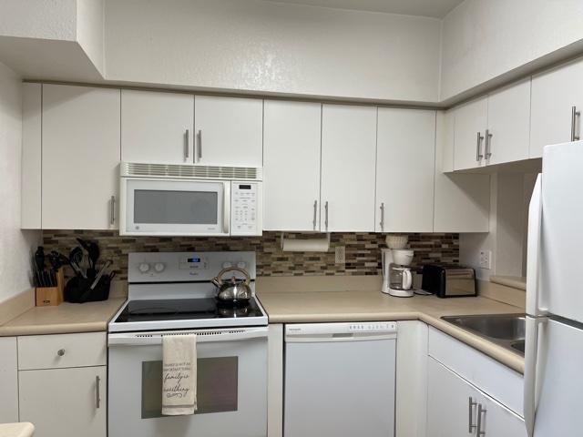 kitchen - 8313 Bernwood Cove Loop