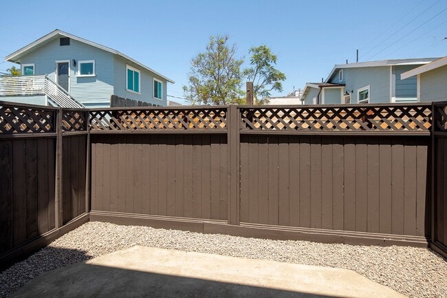 Building Photo - 2br/1.5ba Townhouse in North Park with Washer and Dryer, A/C, and Parking!
