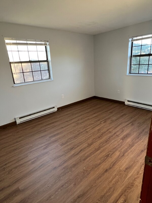 Building Photo - 12 East Side Dr