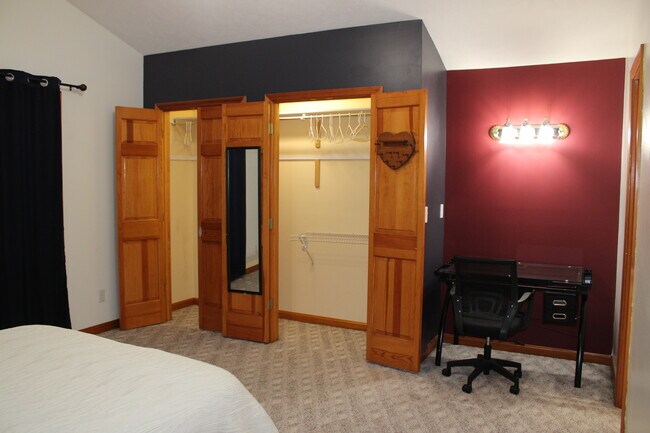 Upstairs Queen Bedroom 1 - 2115 Pineshore Ct