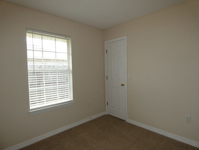 Building Photo - 4 Bedroom in Spencer Oaks Subdivision