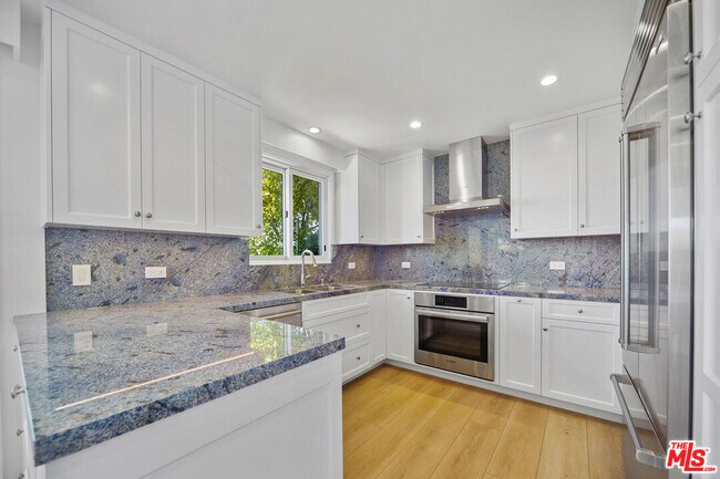 Building Photo - 6817 Seawatch Ln