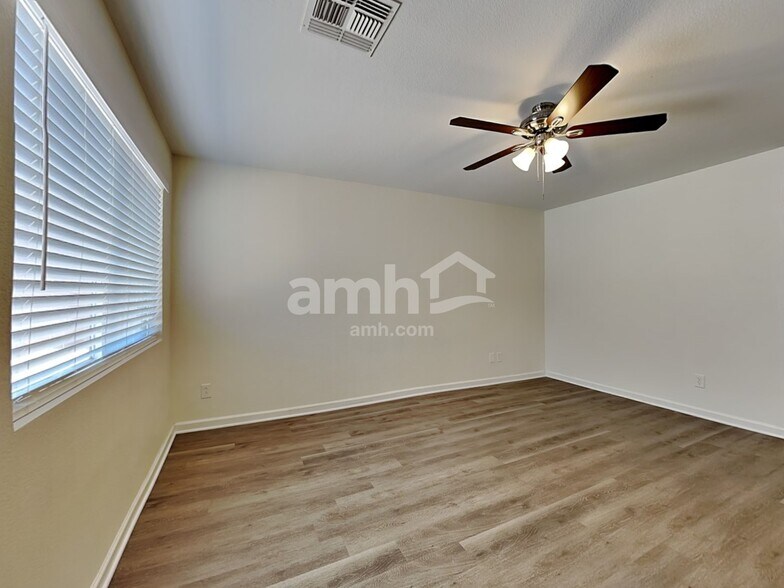 Building Photo - 15374 W Gelding Dr