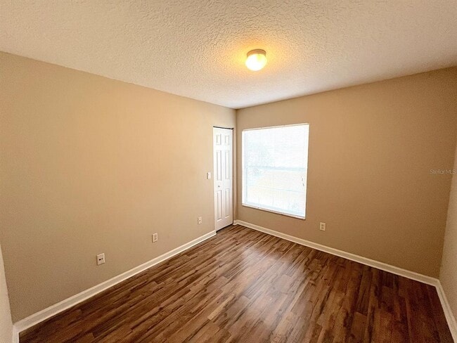 Building Photo - 4 Eton Ln