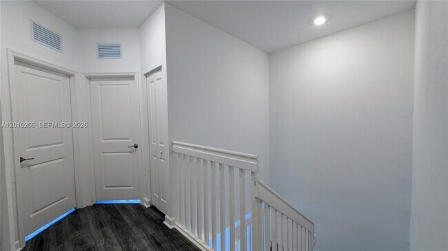 Building Photo - 2628 SE 28th Dr
