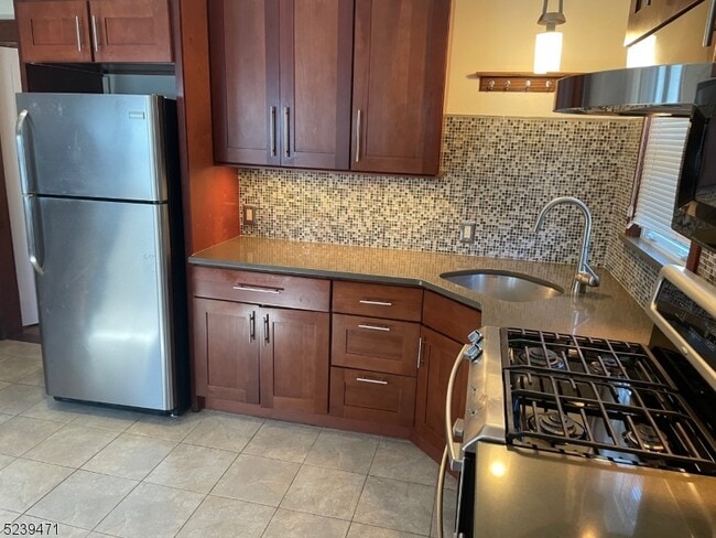 Building Photo - 184 N Bridge St