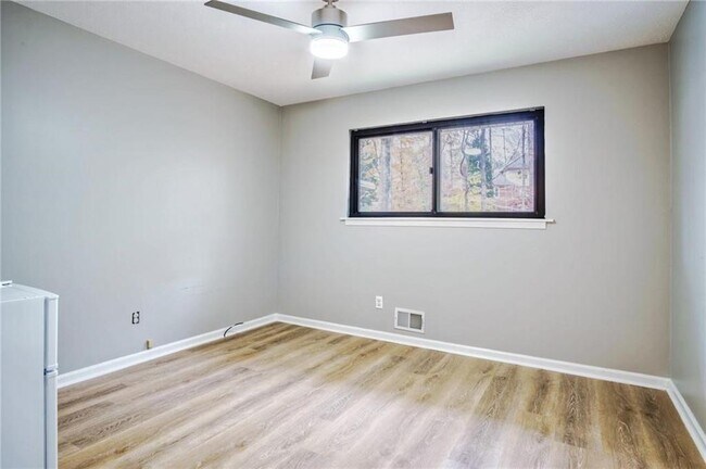 Building Photo - 3888 Viking Ct NW