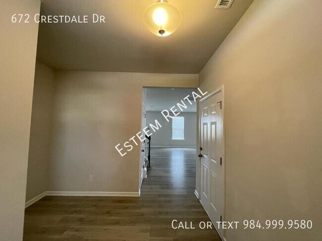 Building Photo - 672 Crestdale Dr