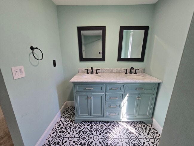 Building Photo - Downtown Greensboro Stunner – Fully Renova...