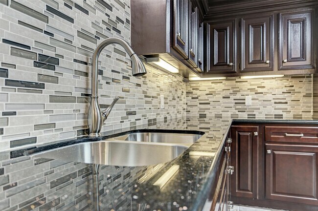 Building Photo - 4315 Woodvalley Dr