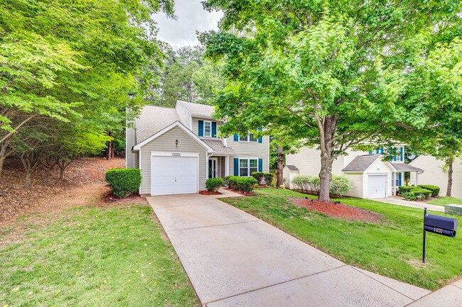 Building Photo - Beautiful, well maintained home in the hea...