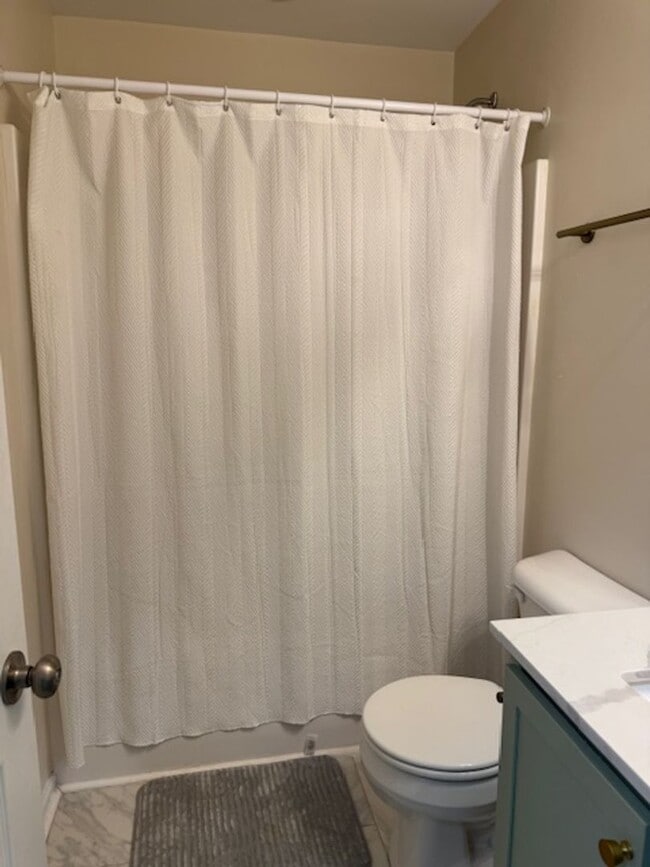 Building Photo - Renovated Townhouse in The Pinnacle Subdivision