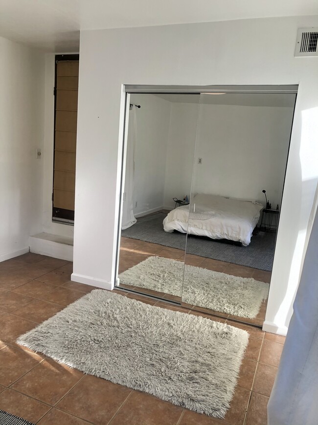 Building Photo - 1115 Neola St