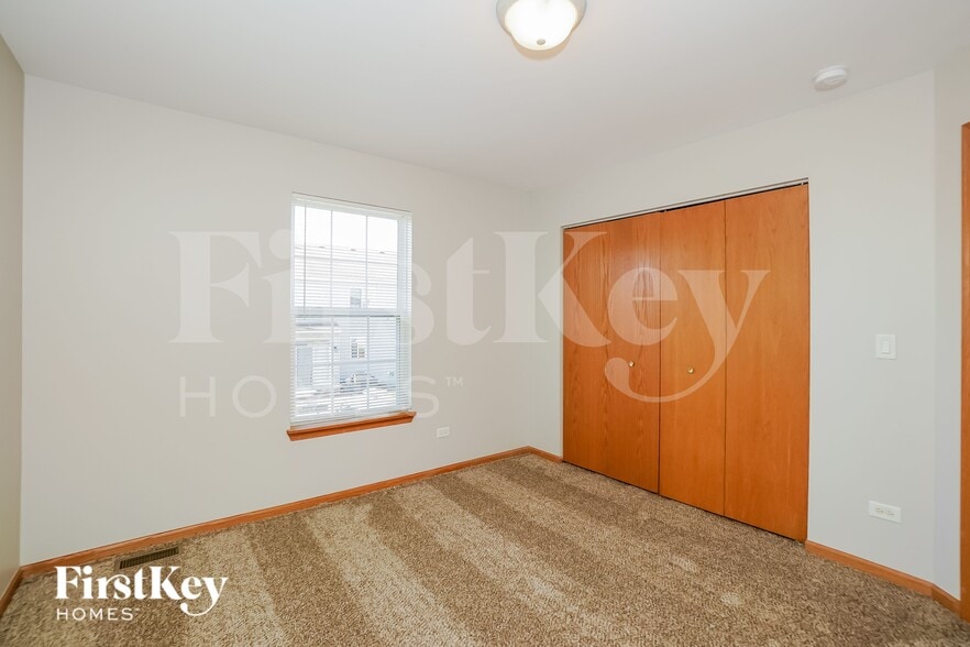 Building Photo - 16460 Kingsbrook Dr