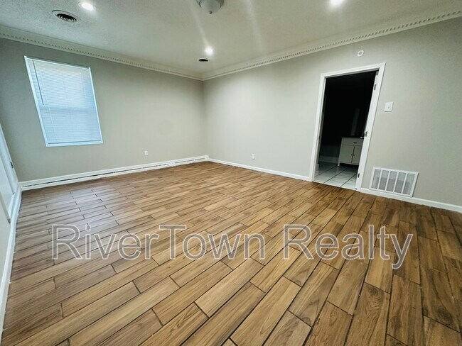 Building Photo - 5392 Elmhurst Ave