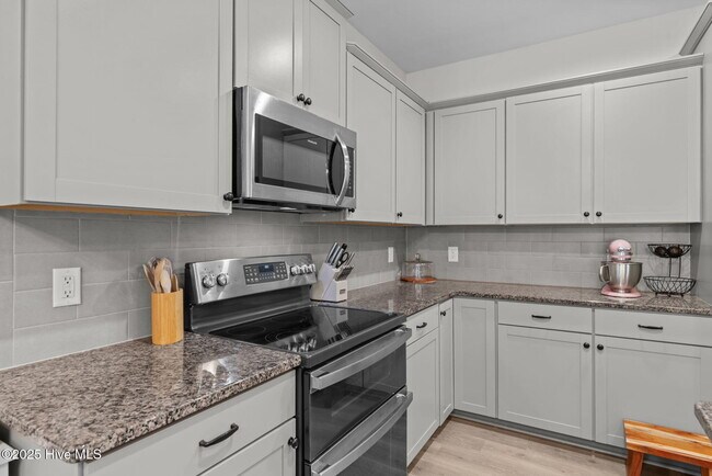 Building Photo - 620 Overland Ct