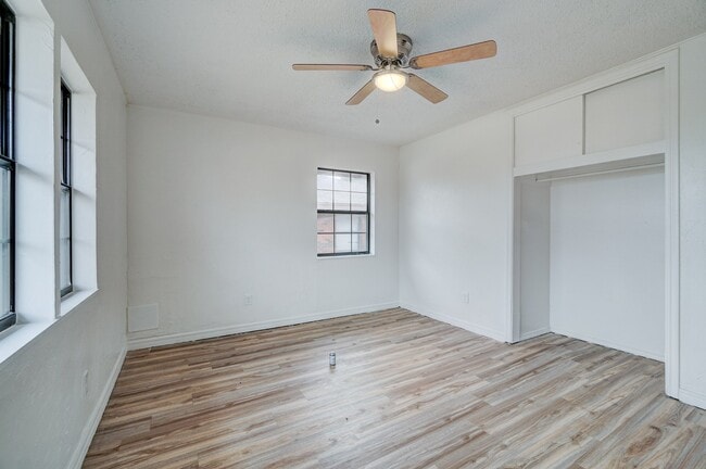 Building Photo - 1220 NE 47th St