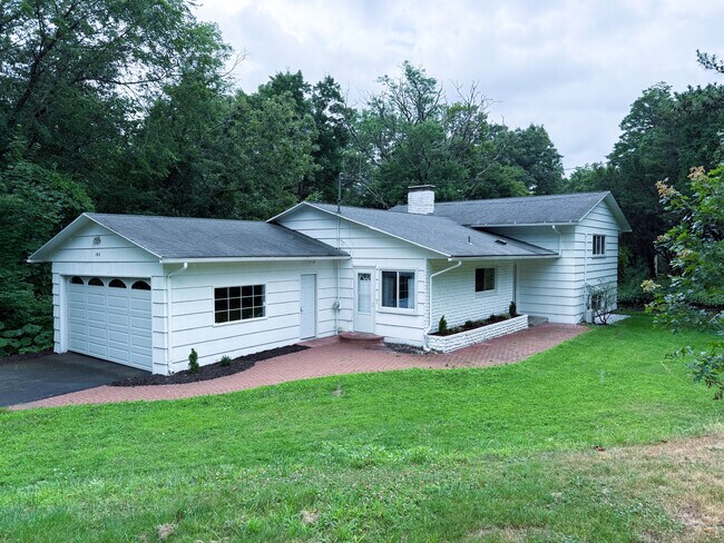 Building Photo - 182 Knoll Dr