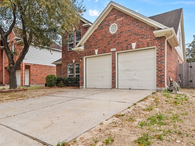 Building Photo - 3131 Signal Hill Dr