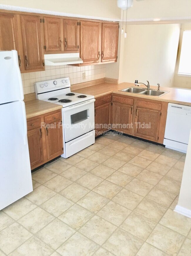 Building Photo - 1664 Jameson Dr