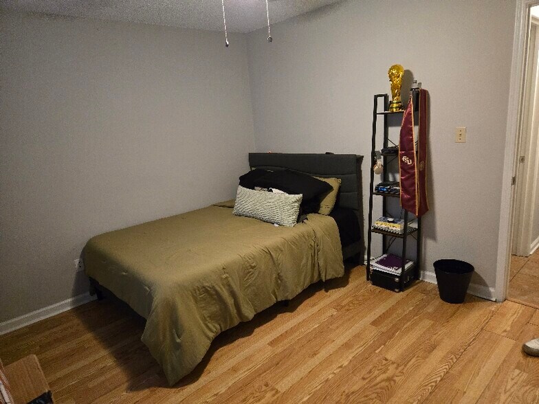 Building Photo - 217 Columbia Dr