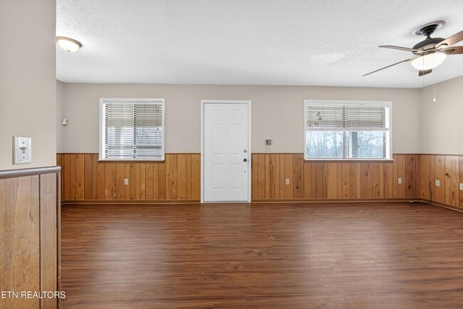 Building Photo - 1426 Mountain Ranch Rd