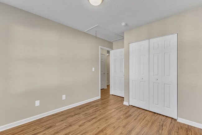 Building Photo - 3 Bedroom Brick Front Carraige Downs Townh...