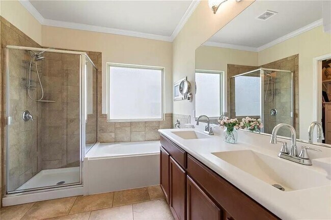 Building Photo - 156 Golden Eagle