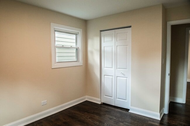 Building Photo - 1028 Valley Stream Dr