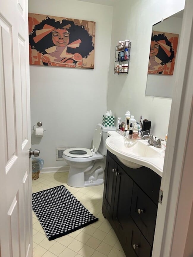 Building Photo - Adorable 2BR 1.5BA w/ Attached Garage • Yard in Roselawn