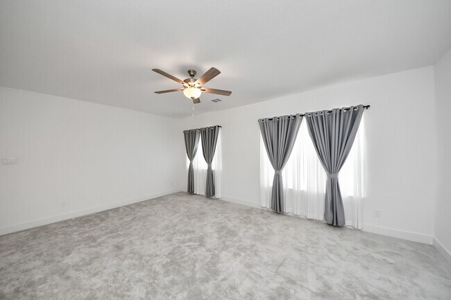 Building Photo - 10235 Forest Lake Dr